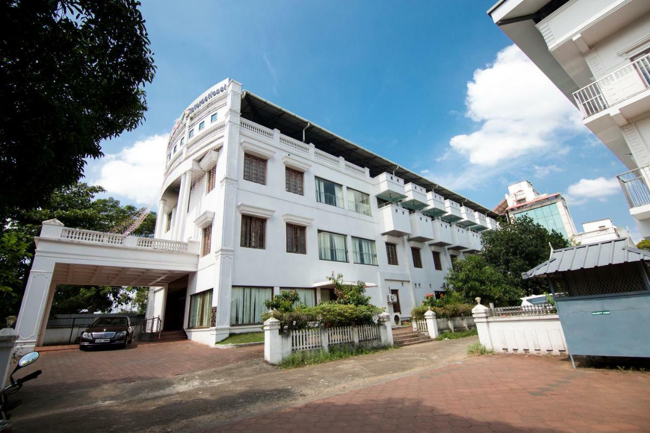 Hotel Meadows International Kizhake Chalakudi Exterior photo