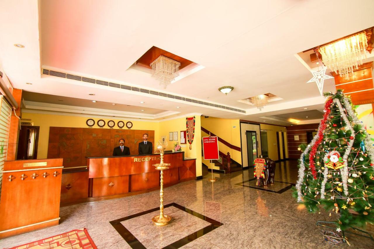 Hotel Meadows International Kizhake Chalakudi Exterior photo