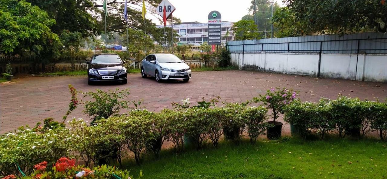 Hotel Meadows International Kizhake Chalakudi Exterior photo